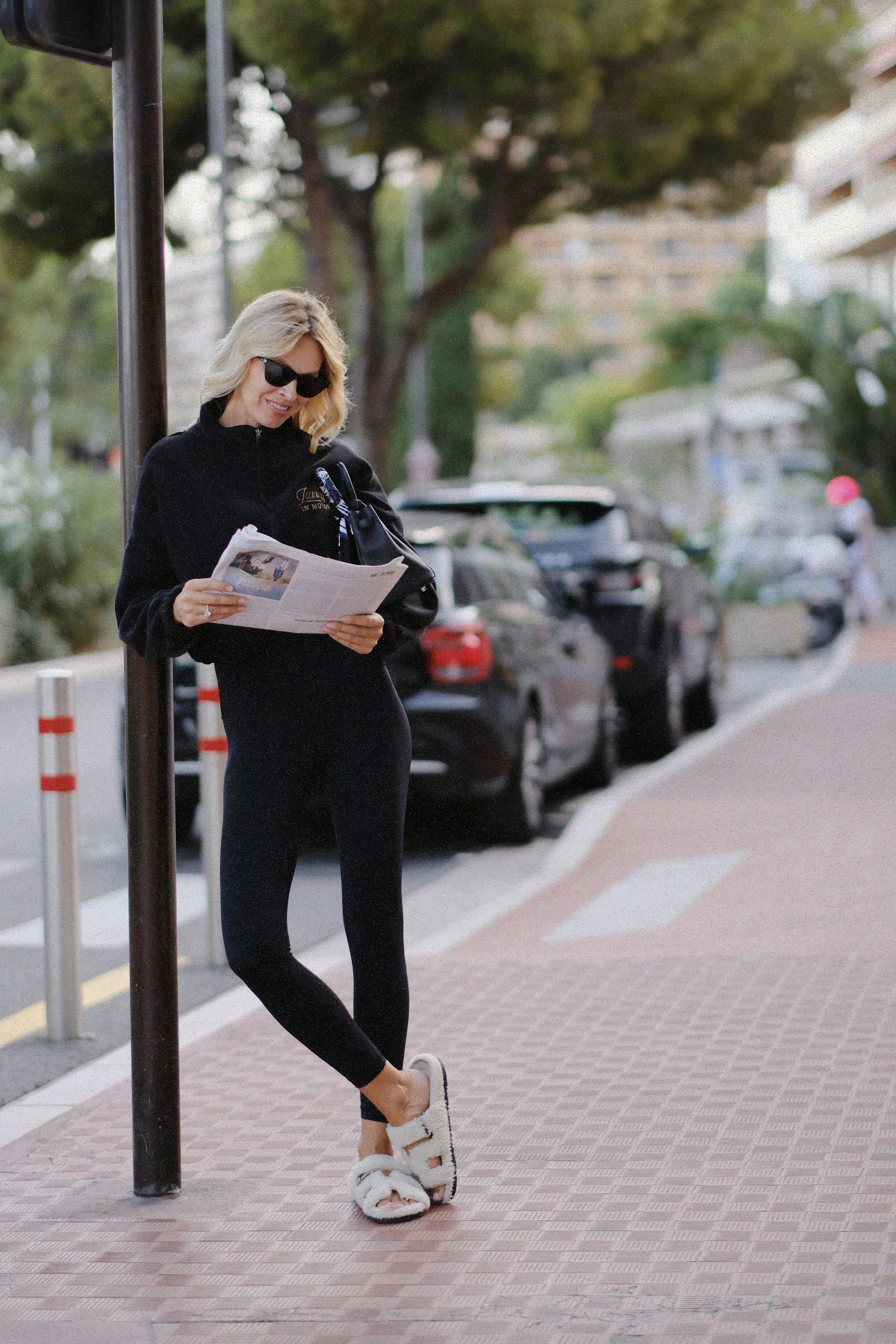 Classic. Comfy. Everywhere.
Naked Top & Essential Leggings — your everyday set 💫

Shop on haute.store